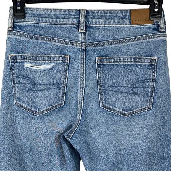American Eagle SZ 4 LONG Mom Jeans Distressed / Rips Mid-Rise Zip-Fly Whiskered - Picture 6 of 12